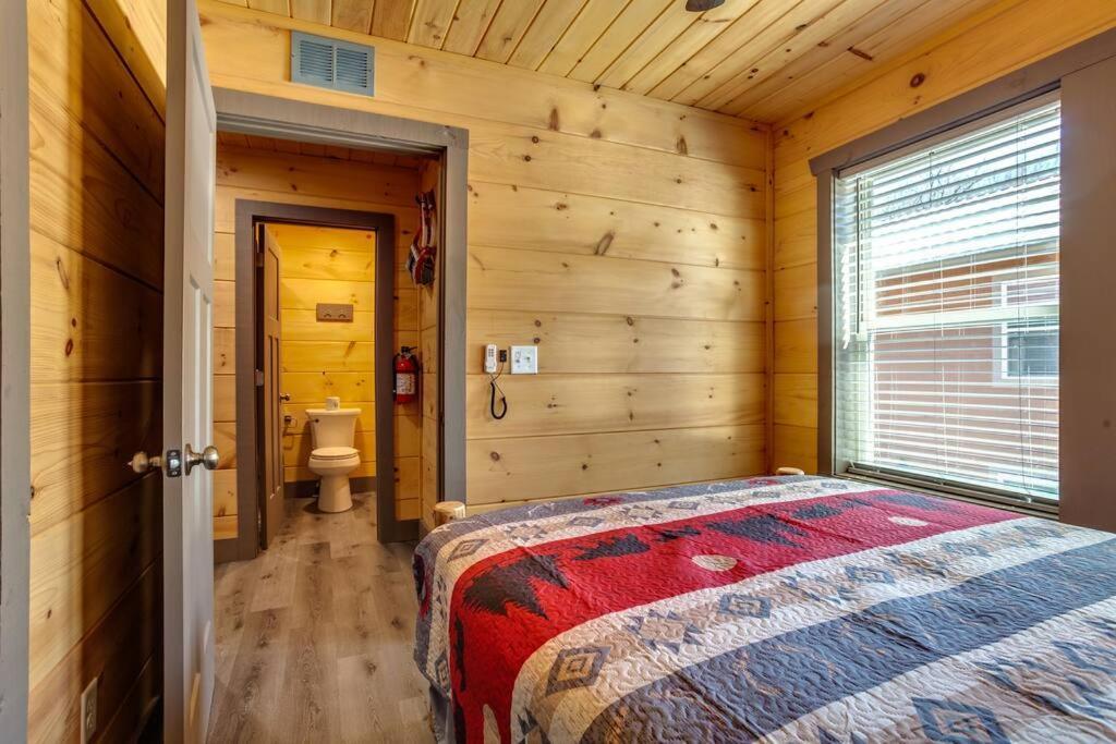 Dancing Bear Cabin- Relax & Enjoy! Sevierville Dış mekan fotoğraf