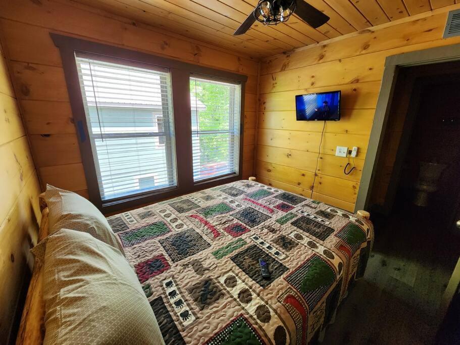 Dancing Bear Cabin- Relax & Enjoy! Sevierville Dış mekan fotoğraf